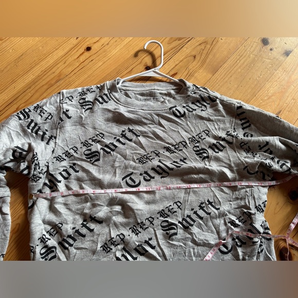 Rare Taylor Swift Reputation Zip Sleeve Sweatshirt size small - Picture 7 of 8